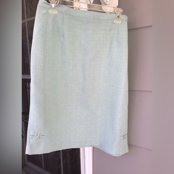 Alfred Dunner Women's Skirt aqua color 16p button zip back Waist Stretchy. NWOT - Picture 4 of 9